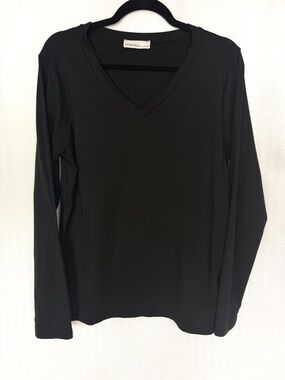 Zenana Outfitters Essentials Black V-Neck Long Sleeve Shirt Size 1X